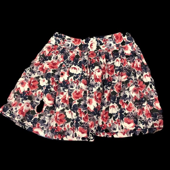 Forever 21 Dresses & Skirts - Floral pleated skirt with lining
